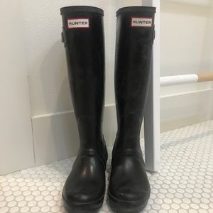Black original tall hunter rain boots size 7